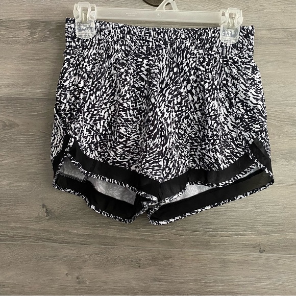 Athleta Mesh Racer Run Short 4” - Picture 1 of 7